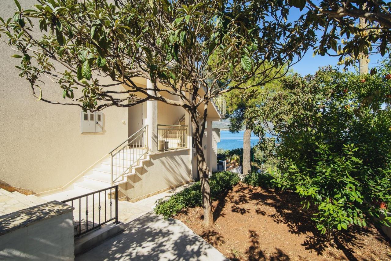 טרוגיר Villa Bua - Beautiful Seafront Apartments מראה חיצוני תמונה