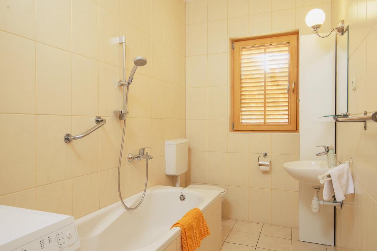 טרוגיר Villa Bua - Beautiful Seafront Apartments מראה חיצוני תמונה