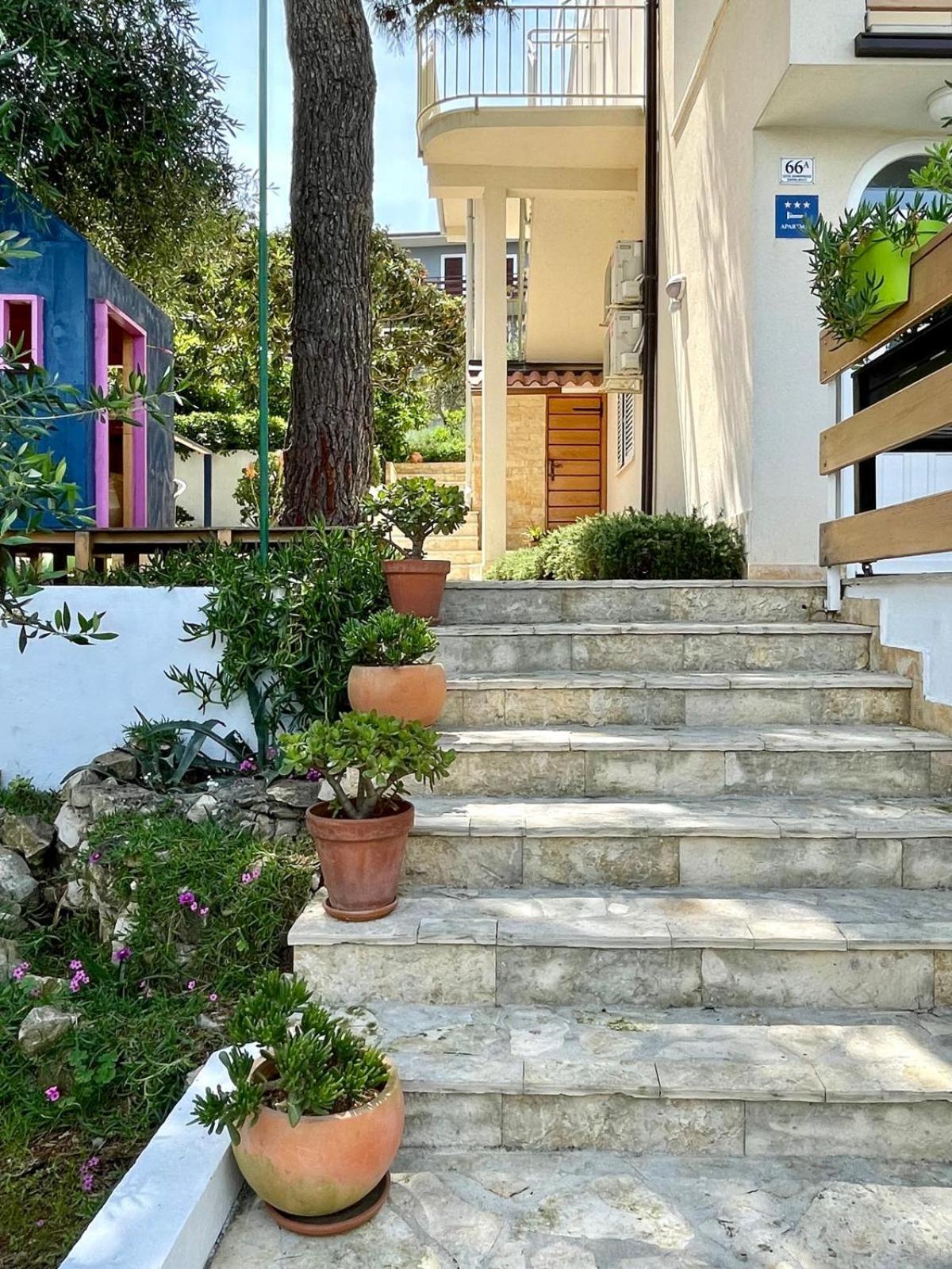 טרוגיר Villa Bua - Beautiful Seafront Apartments מראה חיצוני תמונה
